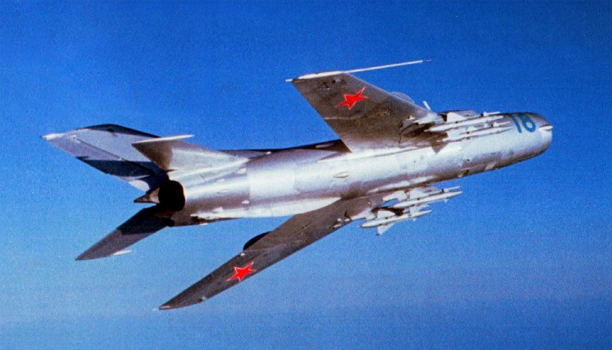 В марте 1964 года советские  МиГ-19  сбили самолет-шпион RB-66 в небе ГДР